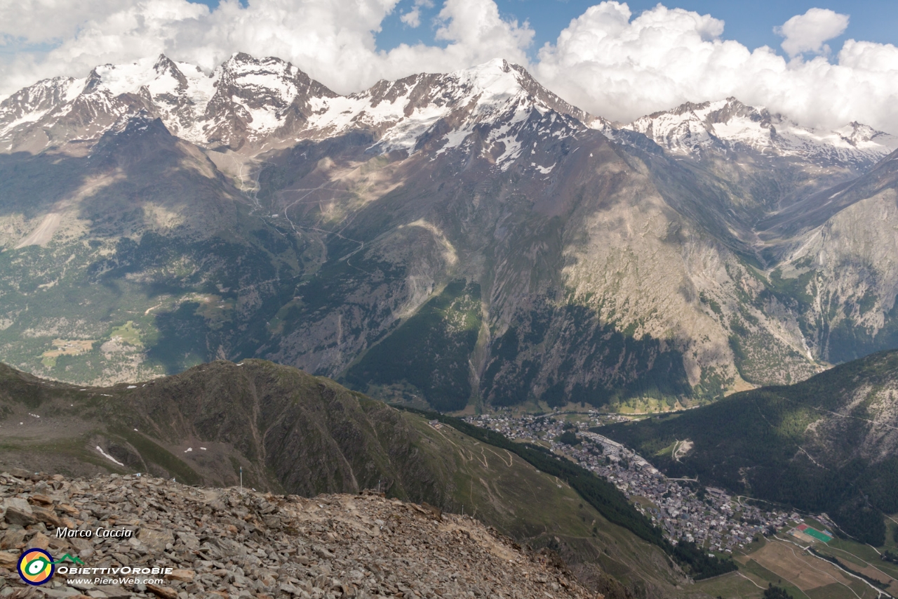 08_Lagginhorn e Weissmeis sopra Saas Fee.jpg